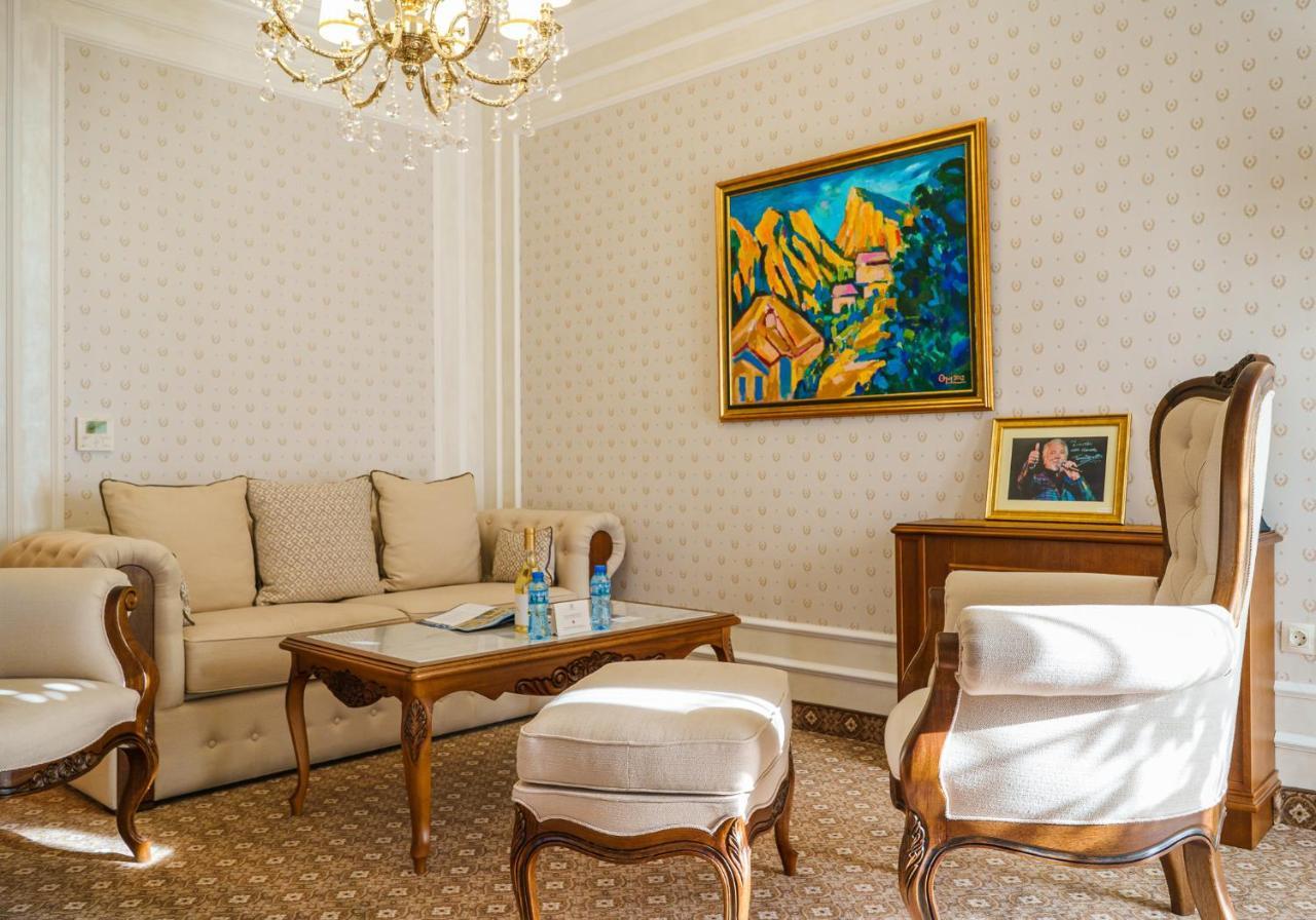 Residence City Garden - Certificate Of Excellence Top 10 Best Five-Stars City Hotels For 2024 Awarded By Htif Пловдив Екстер'єр фото
