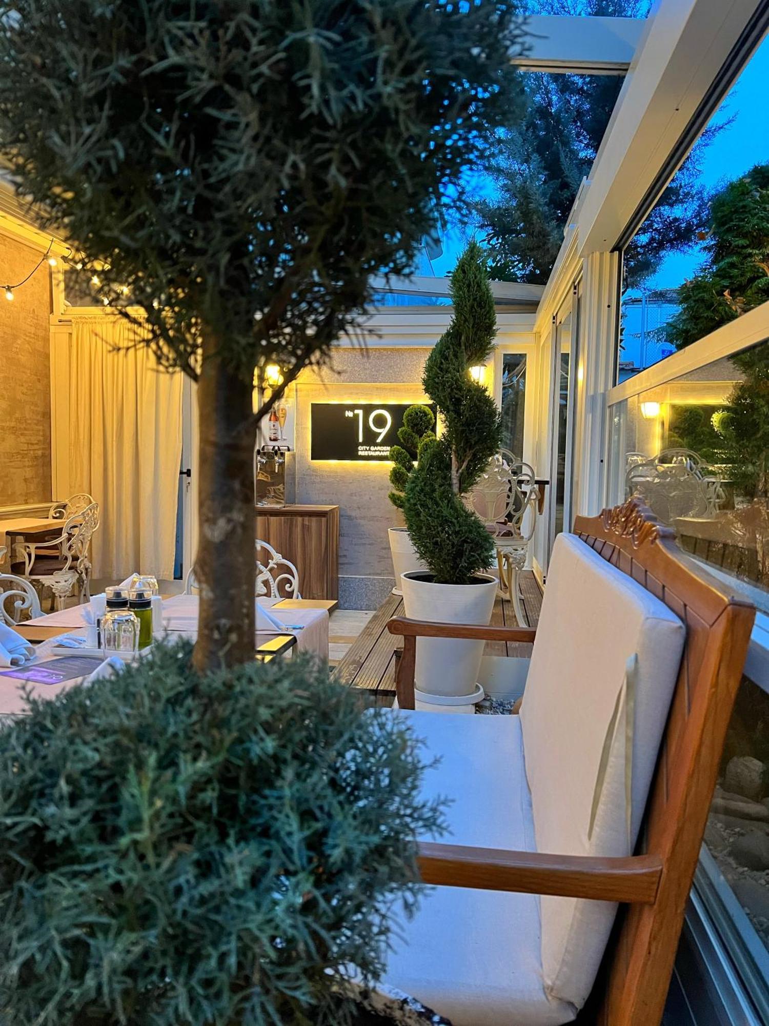 Residence City Garden - Certificate Of Excellence Top 10 Best Five-Stars City Hotels For 2024 Awarded By Htif Пловдив Екстер'єр фото